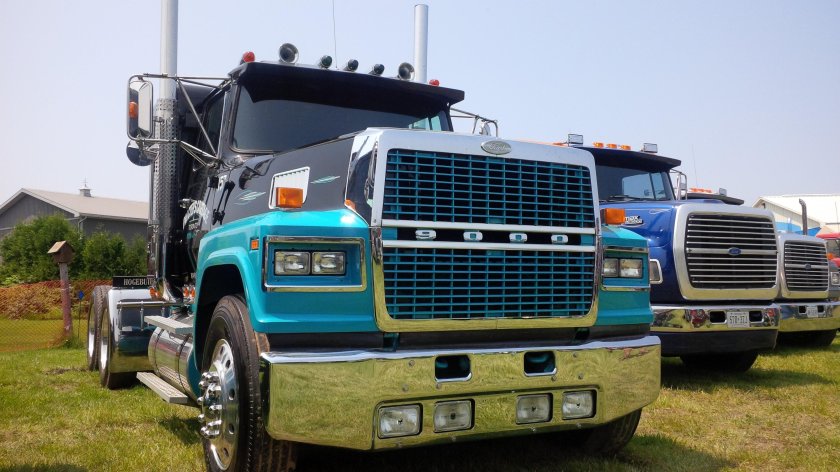 Ford 9000 Truck