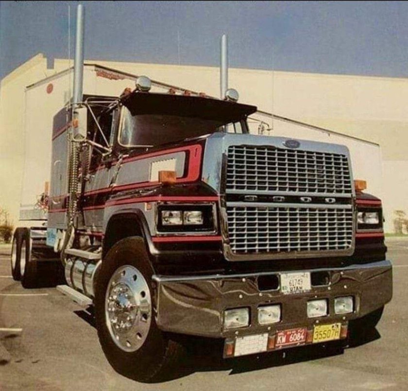 Ford LTL 9000 Truck