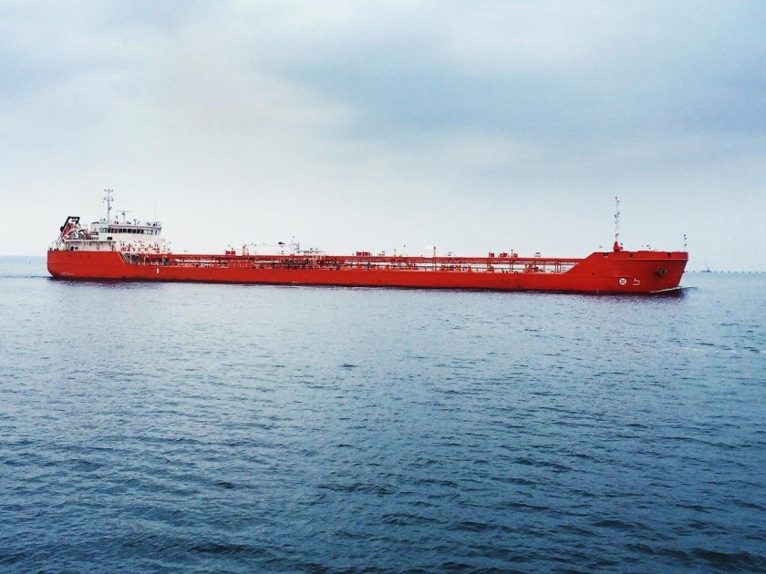 Танкер Лисичанск нефтеналивной