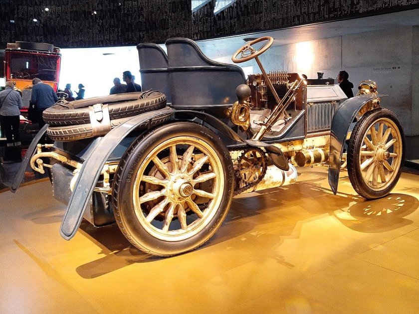 Музей Мерседес в Штутгарте