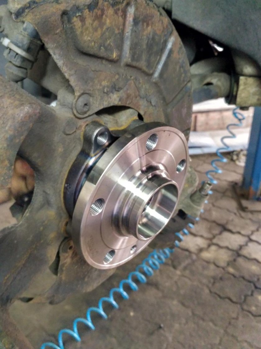 Подшипник ступицы Шкода Октавия а7