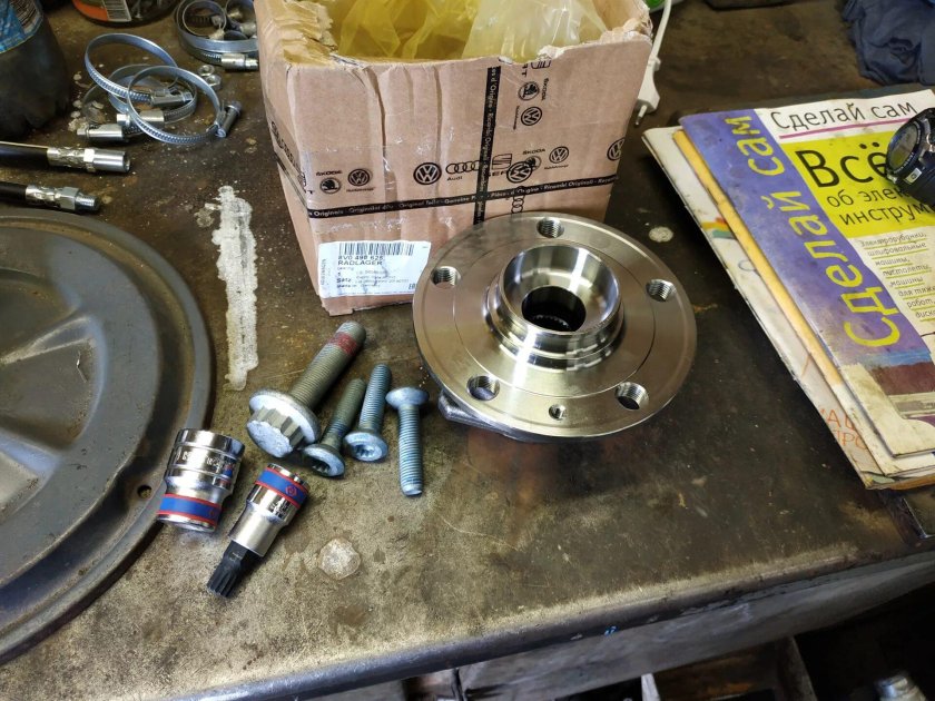 Болт ступицы Шкода Октавия а7