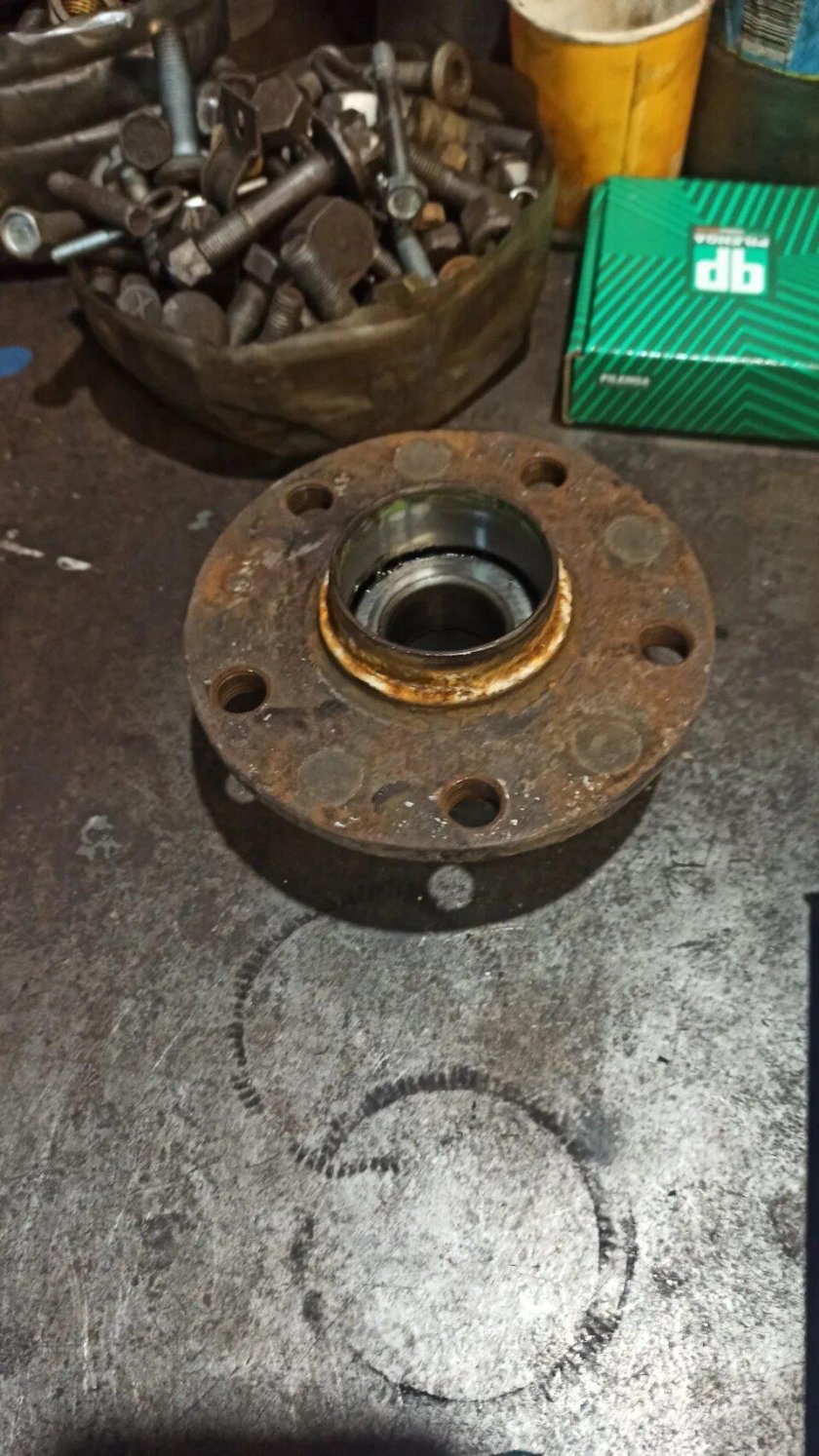 Пыльник задней ступицы Шкода Октавия а5