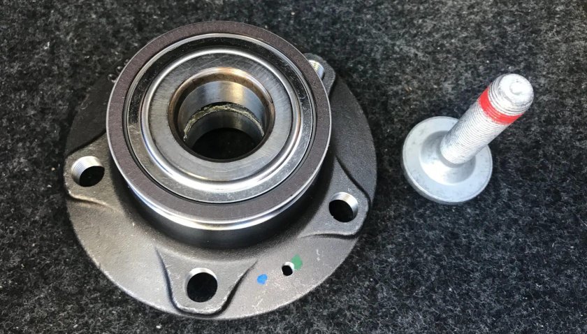 Задний ступичный подшипник Шкода Октавия а5