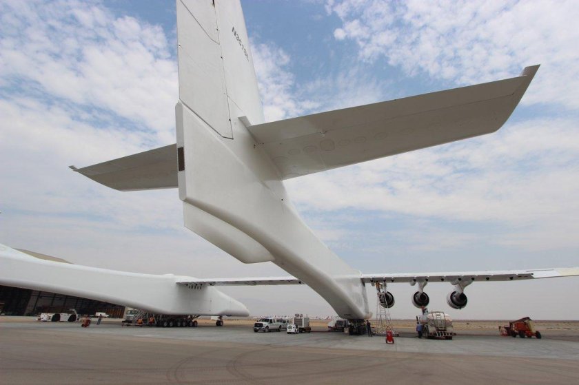 Stratolaunch самолет