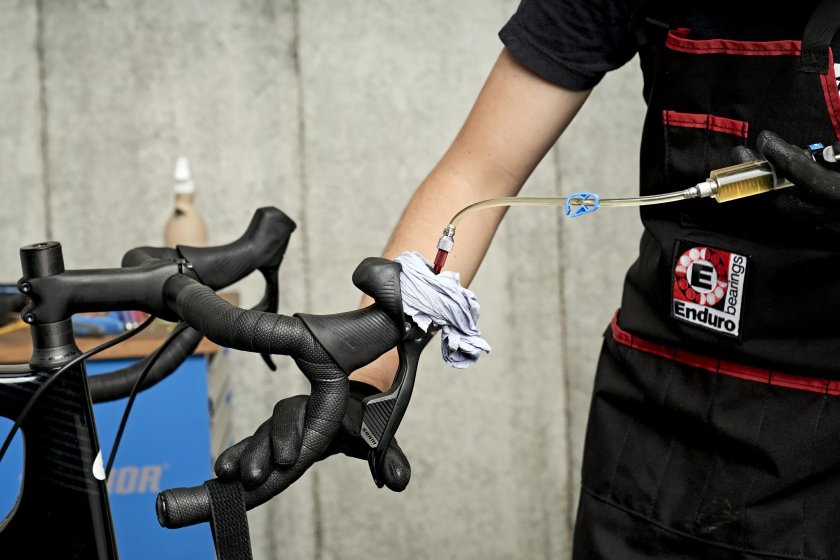 Регулировка гидравлических тормозов велосипеда