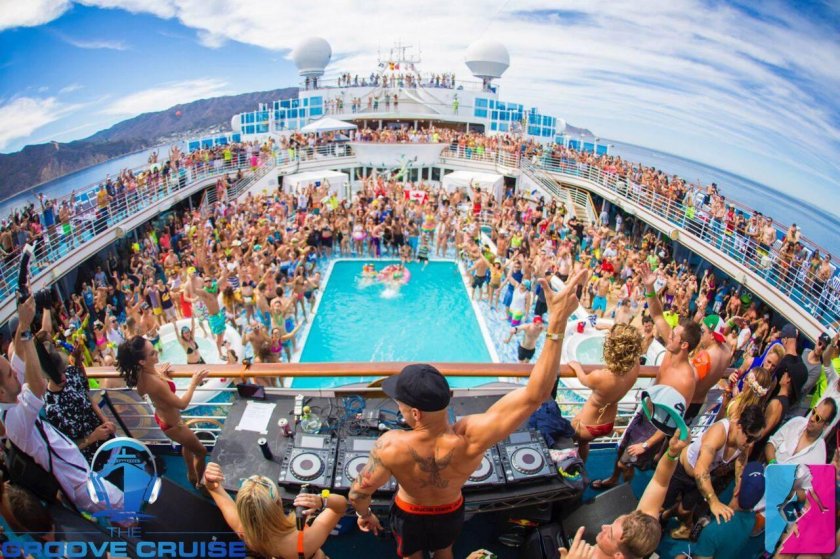 Вечеринка на круизном лайнере