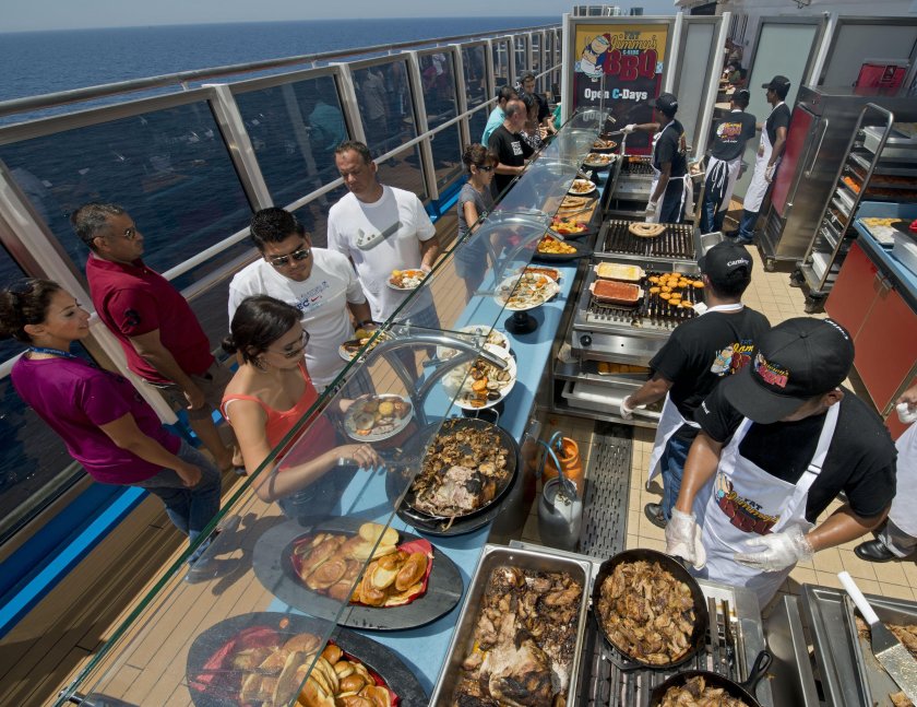 Шведский стол на лайнере