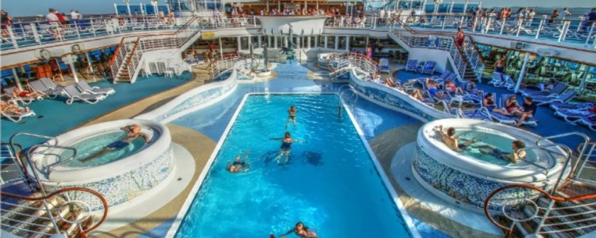 Круизный лайнер бассейн