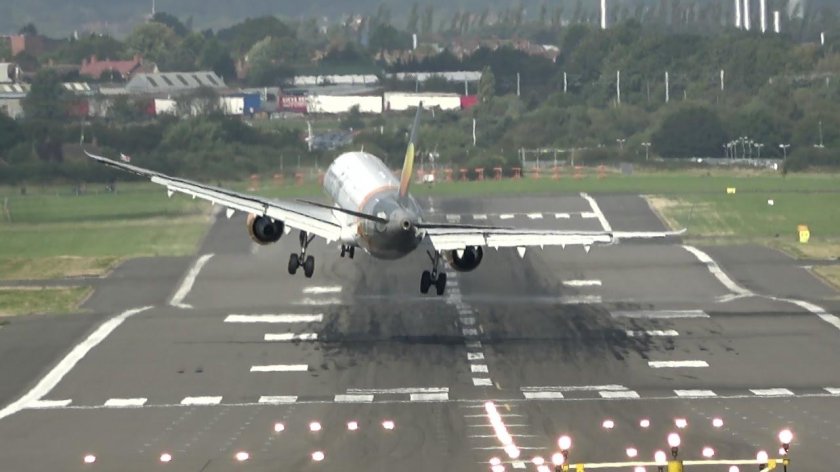 Самолет на ВПП