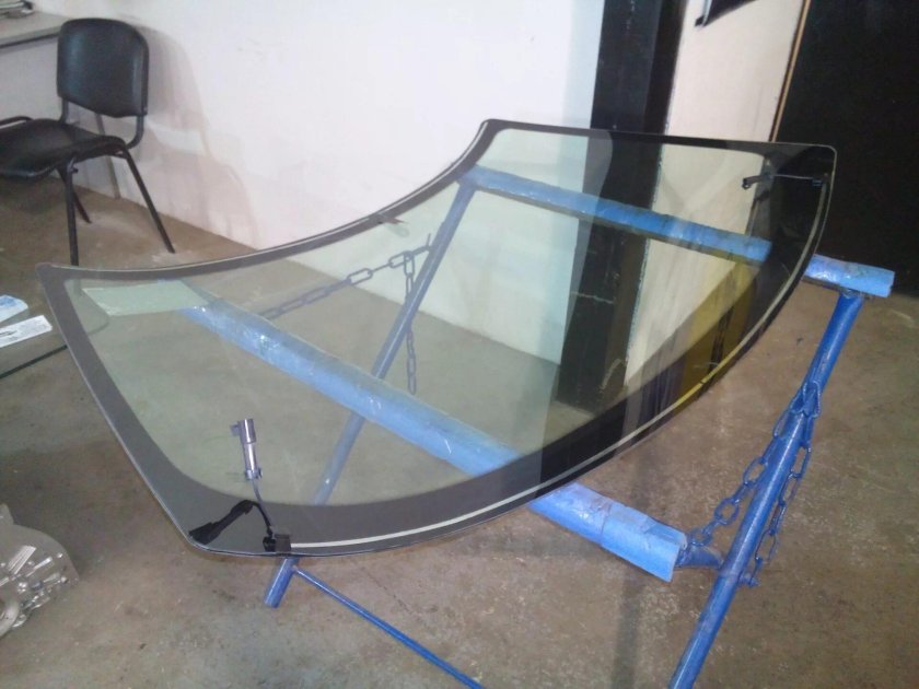 Стекло ВАЗ 2110 лобовое с обогревом подогревом