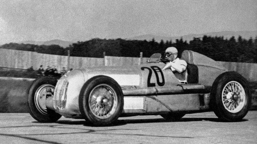 Mercedes-Benz w25 Silver arrow (1934)