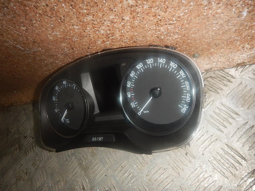 Приборная панель Шкода Рапид