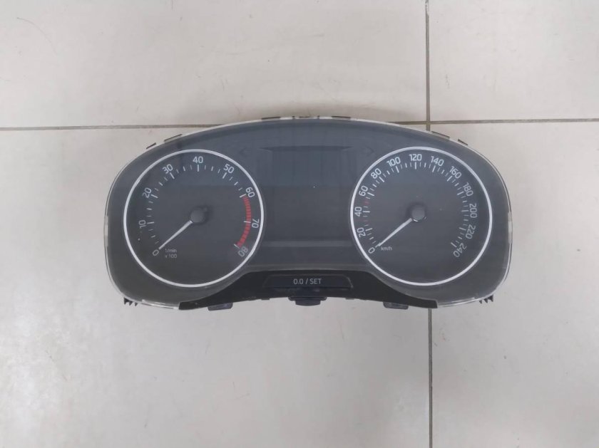 Накидка на торпеду Шкода Рапид 2021