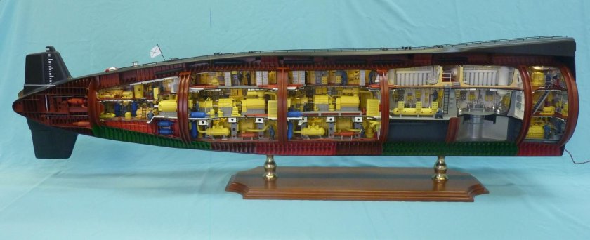 Модель атомной подводной лодки 667-а навага