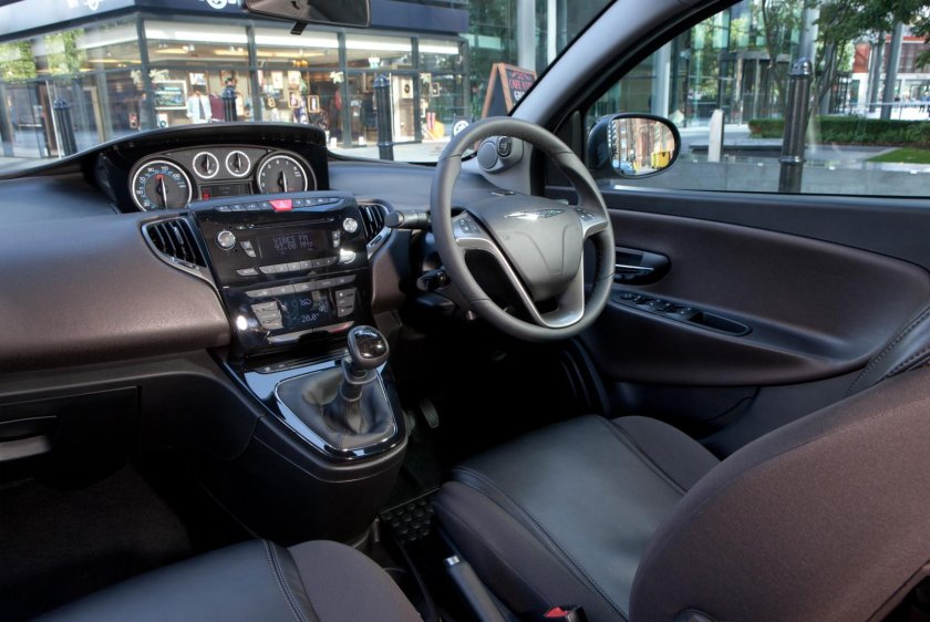 Lancia Ypsilon салон