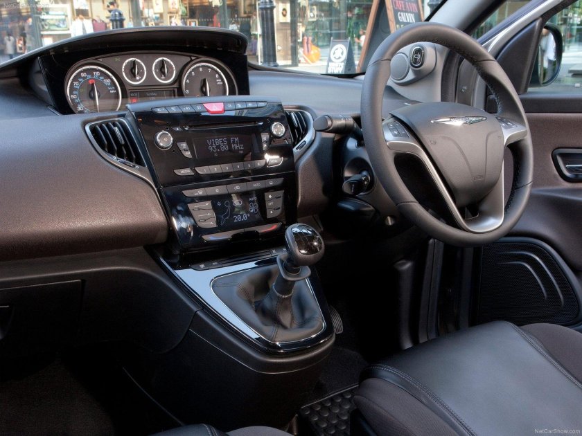 Chrysler Ypsilon интерьер