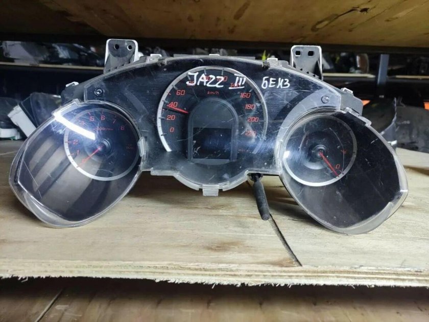 Спидометр на Honda Fit ge6
