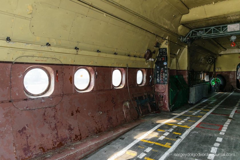 АН 12 грузовой отсек