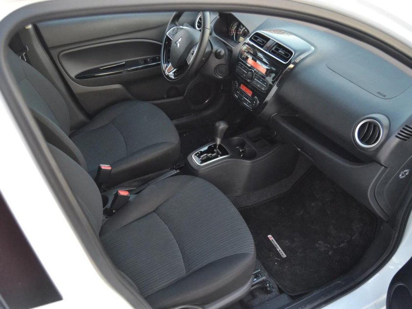 Mitsubishi Attrage салон