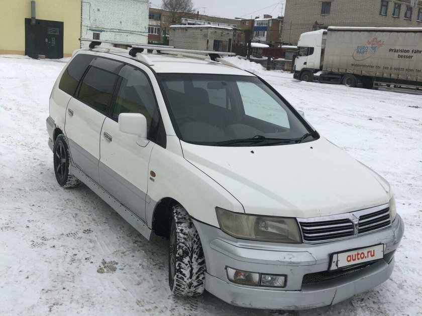 Mitsubishi Chariot 1998