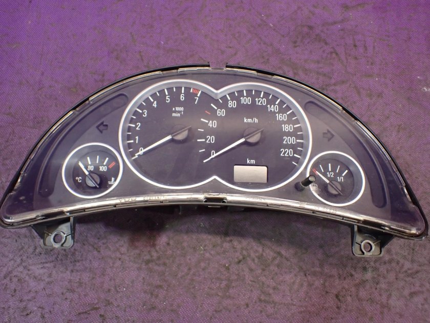 Опель Корса c панель приборов