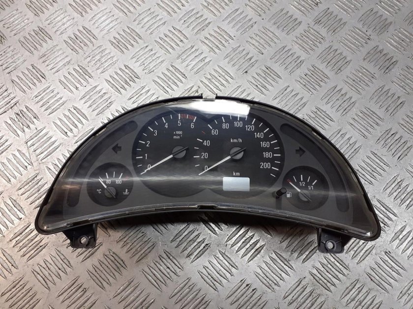 Опель Корса c панель приборов