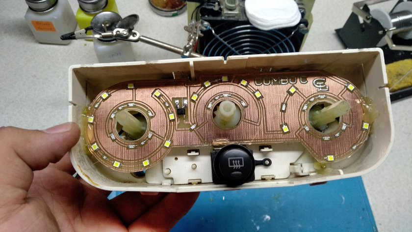 Пересвет приборной панели Опель Зафира а