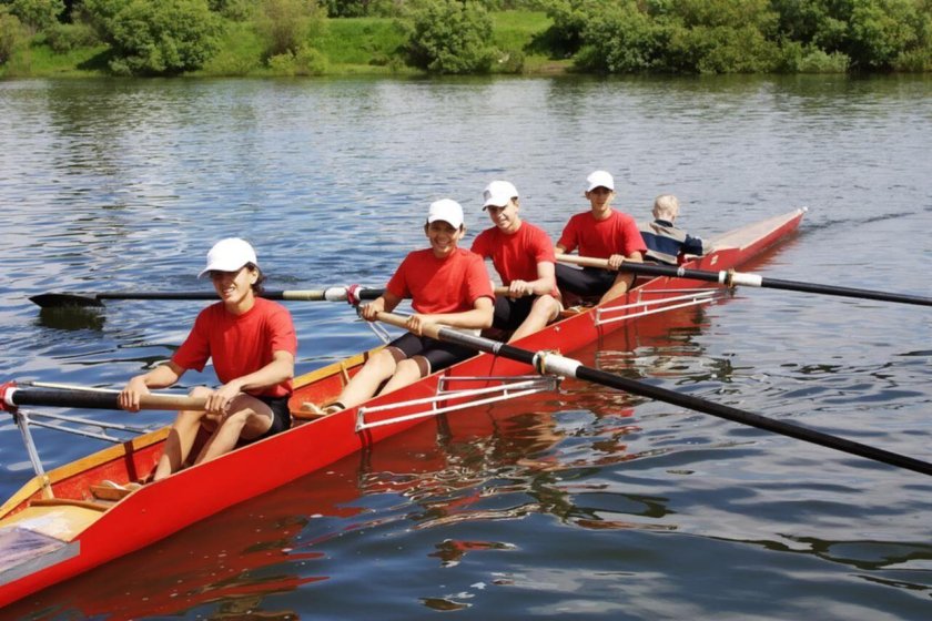 Академическая гребля лодка