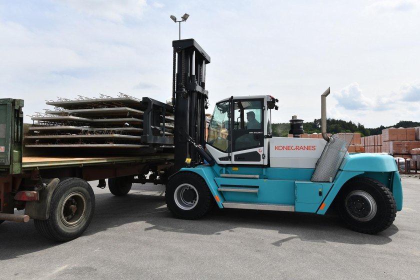 Вилочный погрузчик SMV 16-1200c