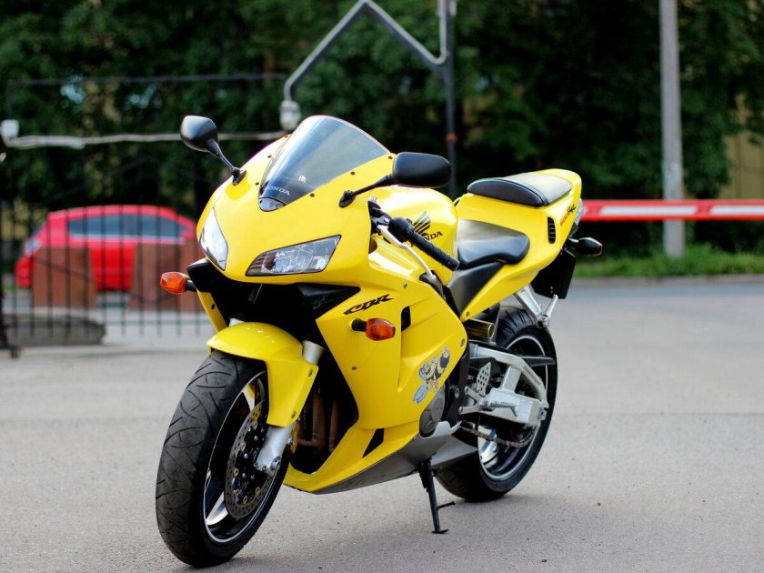 Honda cbr600rr желтый