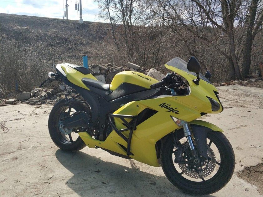 Кавасаки мотоцикл желтый
