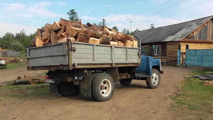 ЗИЛ 130 самосвал с дровами
