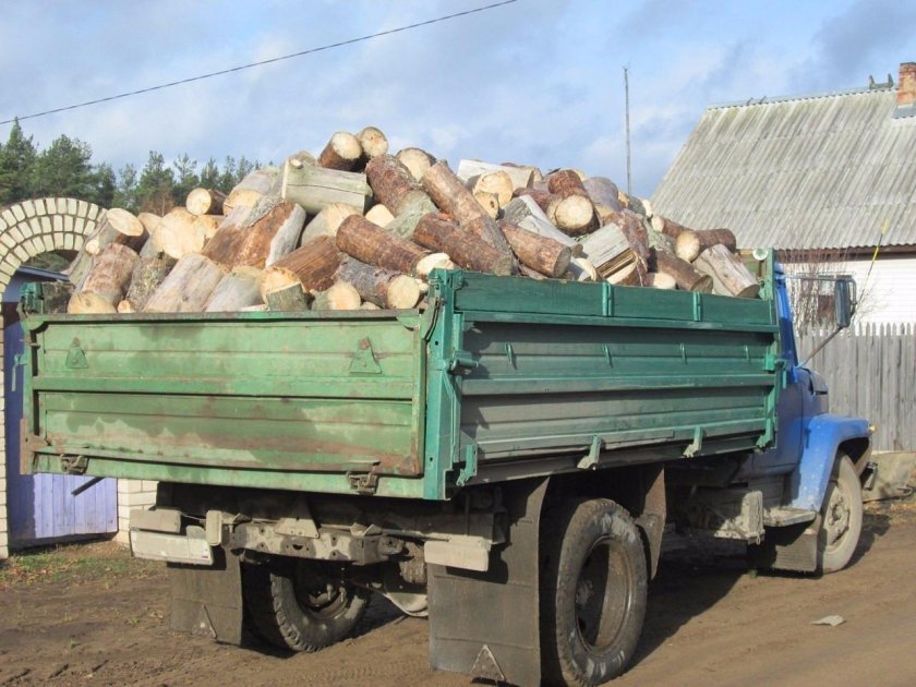 ГАЗ 3307 самосвал с дровами