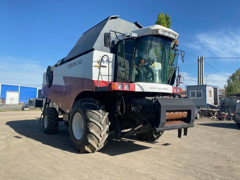 Комбайн Торум 740