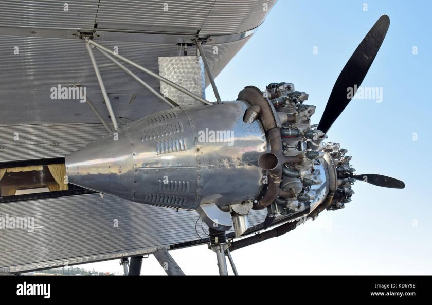 Двигатель старого винтового самолета фото