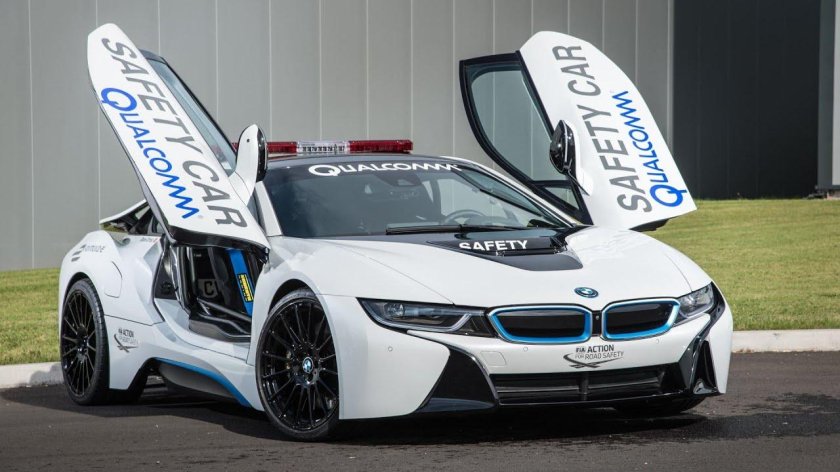 БМВ i8 гоночная