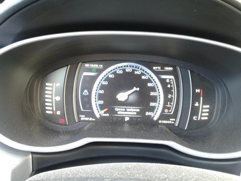 Geely Atlas 2018 приборная панель