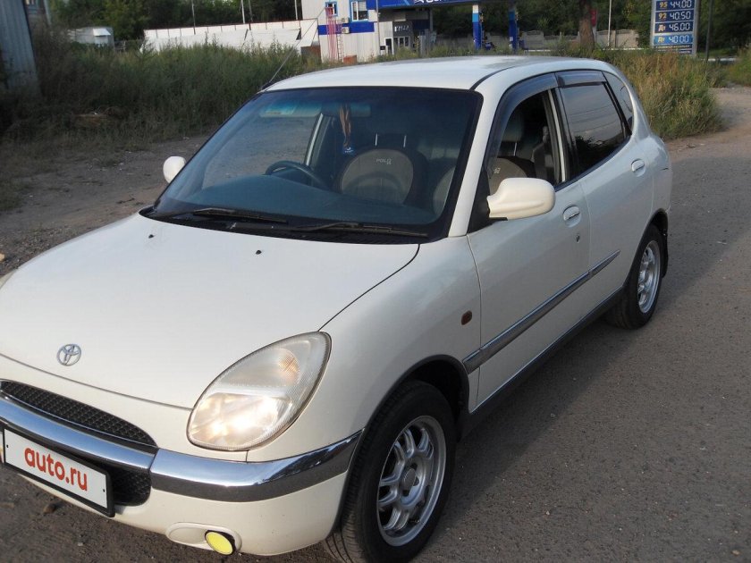 Toyota Duet 2000