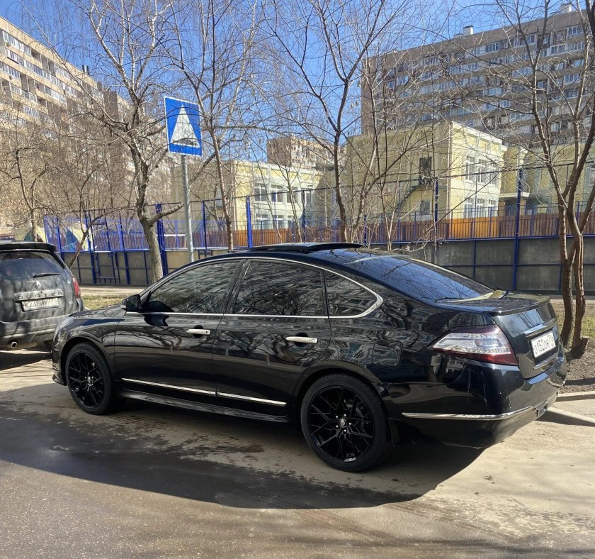 Теана на черных дисках