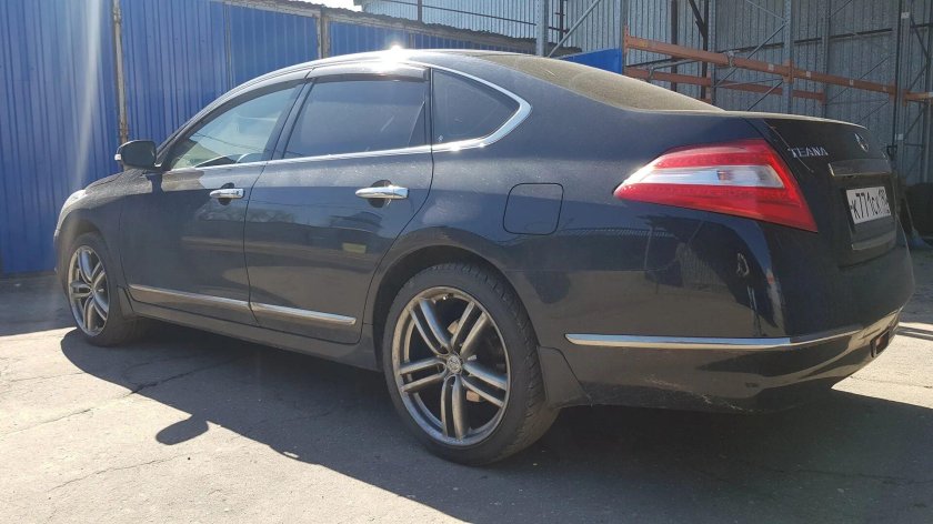 Nissan Teana r19