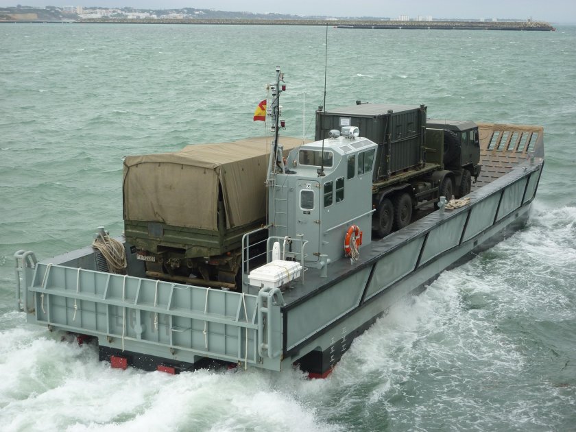 Десантный катер LCU