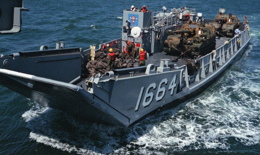 Десантный катер LCU 1610