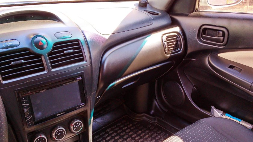 Nissan Almera Classic торпеда