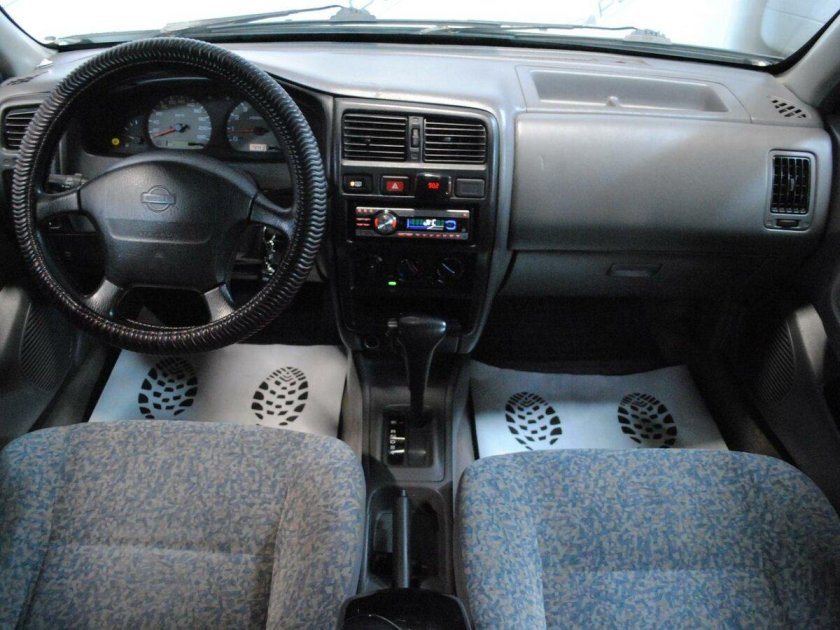 Ниссан Альмера 1998 салон