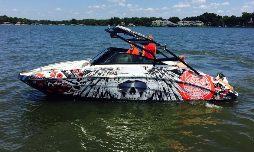 Оклейка катера