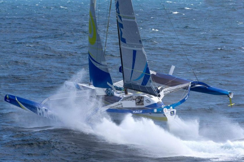Тримаран Macif