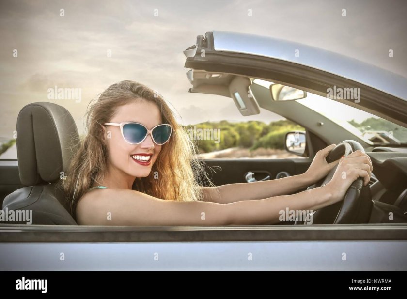 Девушка в кабриолете