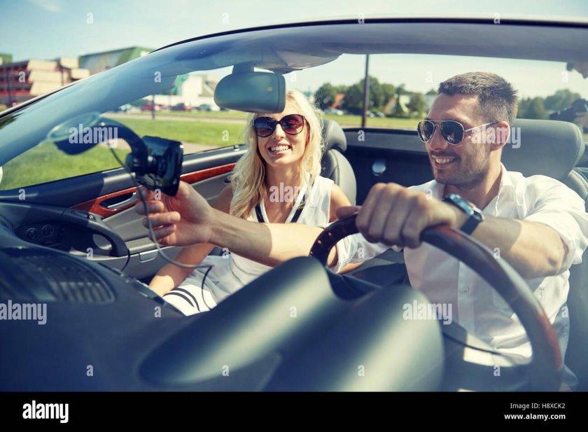 Парень в кабриолете