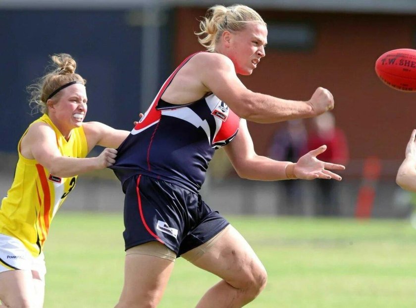 Ханна Маунси трансгендер